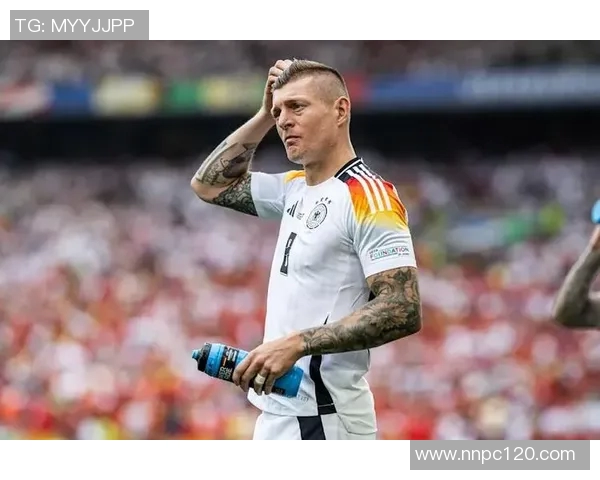 克罗斯在足球世界的传奇之路与他对球队的深远影响分析